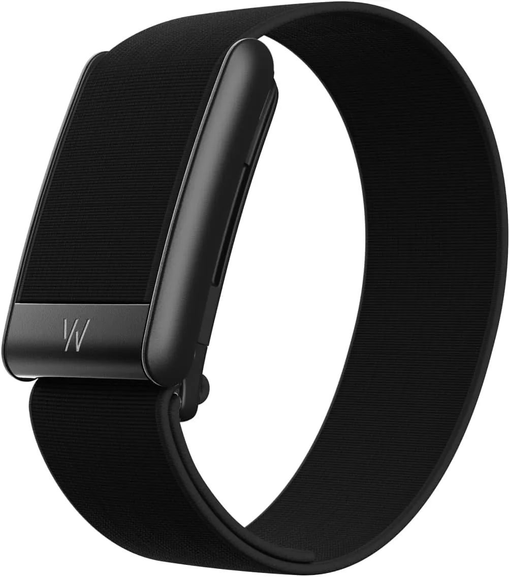 Bracelet WHOOP Life porté au poignet pendant une séance de sport
